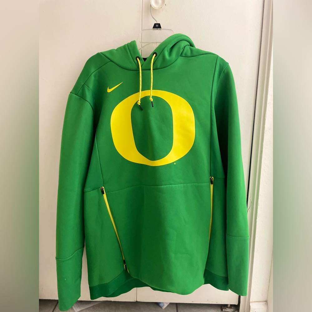 Nike Oregon Ducks Therma On Field Sideline Hoodie
Very nice bright colors. Large